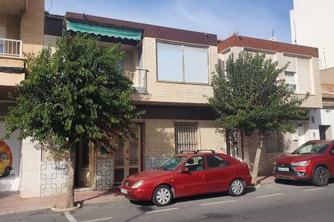 Casa de pueblo en Torrevieja, Alicante - foto 1