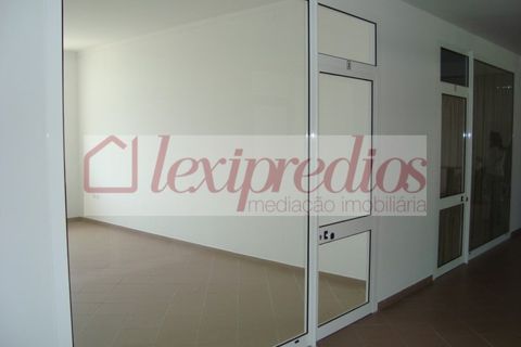 L'establiment comercial a Oliveira do Bairro, Aveiro, Oliveira do Bairro - € 250/mes | Ref: AG 2223-07 - foto 2