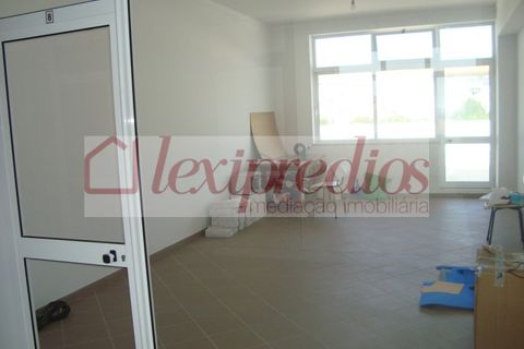 L'establiment comercial a Oliveira do Bairro, Aveiro, Oliveira do Bairro - € 250/mes | Ref: AG 2223-07 - foto 3
