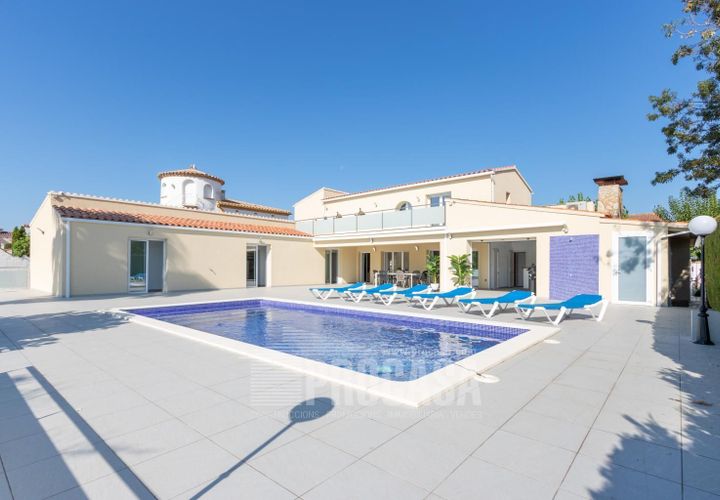 Villa i Empuriabrava, Gerona, Empuriabrava - € 1.990.000 | Ref: 1880 - foto 1