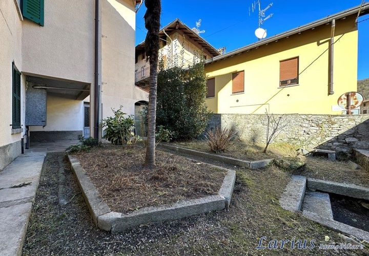 Villa in Valbrona, Como, Valbrona - € 105.000 | Ref: Val1949 - foto 1
