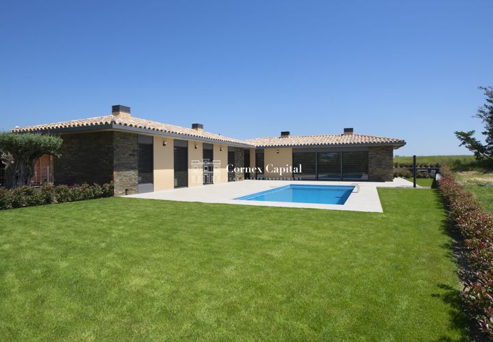 Villa a Navata, Gerona, Navata - € 1.075.000 | Ref: V-COSTABRAVA-35 - foto 1