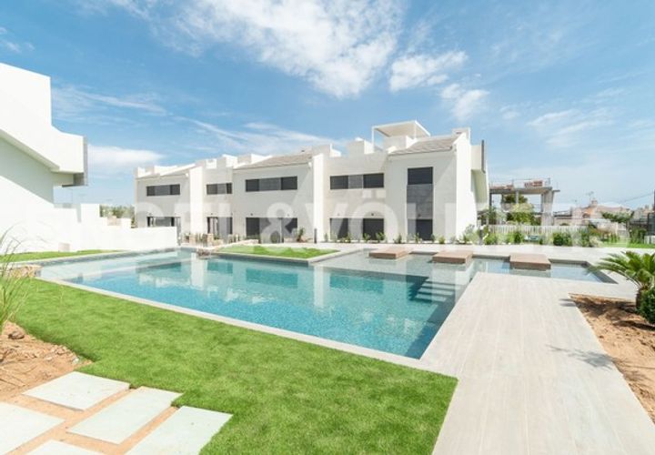 Lejlighed i Torrevieja, Alicante, Torrevieja - € 330.000 | Ref: w-02hm25 - foto 1
