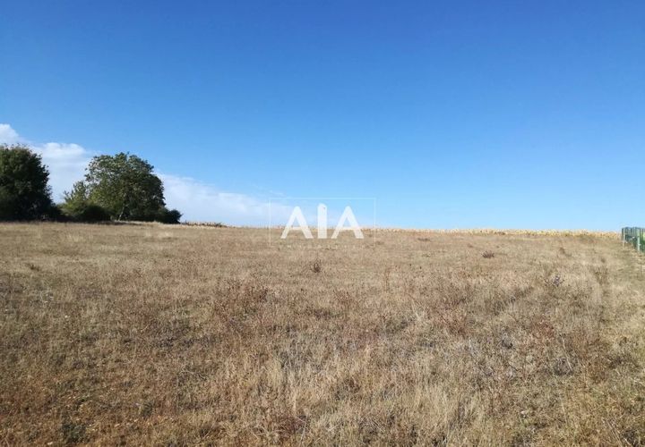 Grond in Ruffec, Charente, Ruffec - € 30.000 | Ref: 0523 - foto 1