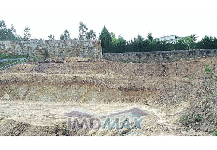 Helårsgrund i Lousada, Porto, Lousada - € 180.000 | Ref: 2021-070 - foto 1