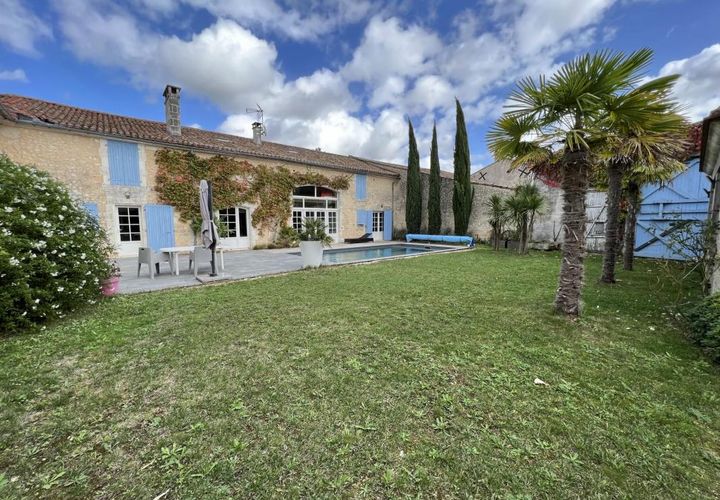 Villa em Fleac, Charente, Fleac - € 570.000 | Ref: A4562 - foto 1