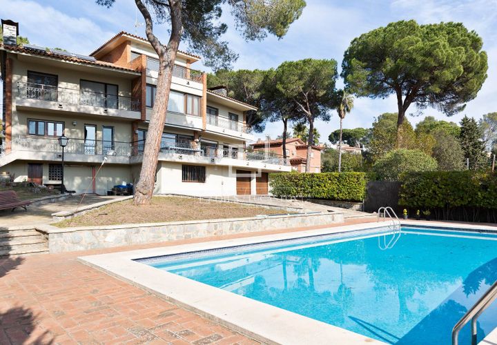 Villa a Valldoreix, Barcelona, Valldoreix - € 2.000.000 | Ref: STC39220 - foto 1