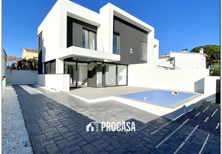 Villa i Empuriabrava, Gerona, Empuriabrava - € 659.000 | Ref: 2597 - foto 1