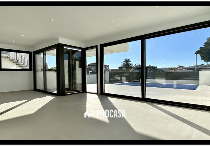 Villa i Empuriabrava, Gerona, Empuriabrava - € 659.000 | Ref: 2598 - foto 1