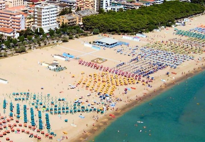 Erhvervsejendom i Alba Adriatica, Teramo, Alba Adriatica - € 1.300.000 | Ref: 6475 - foto 1