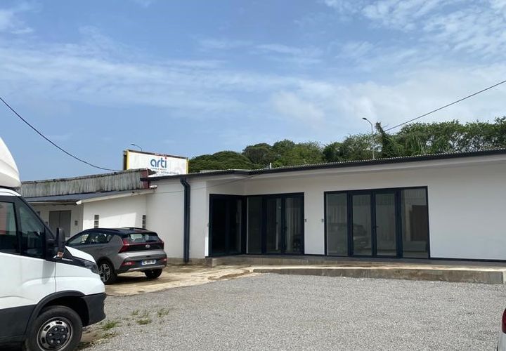 L'establiment comercial a Cayenne, French Guiana, Cayenne - € 16.368/mes | Ref: 009 - foto 1