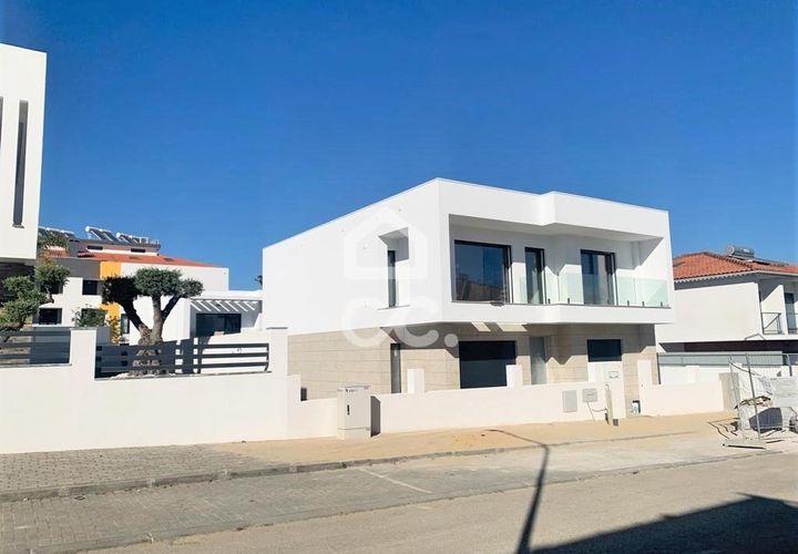 Villa i Corroios, Setubal, Corroios - € 750.000 | Ref: 363/M/00811 - foto 1