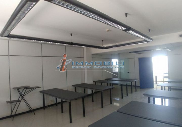 Erhvervsejendom i Vimodrone, Milan, Vimodrone - € 700.000 | Ref: UV591 - foto 1
