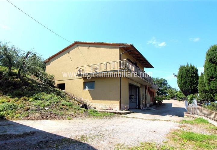 Farm hus i Chiusi, Siena, Chiusi - € 400.000 | Ref: CA577 - foto 1