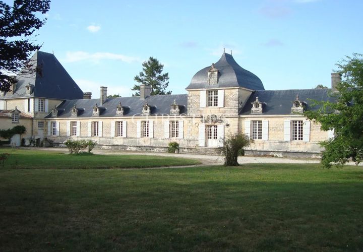 Landejendom i Saintes, Charente-Maritime, Saintes - € 1.590.000 | Ref: CC1037 - foto 1