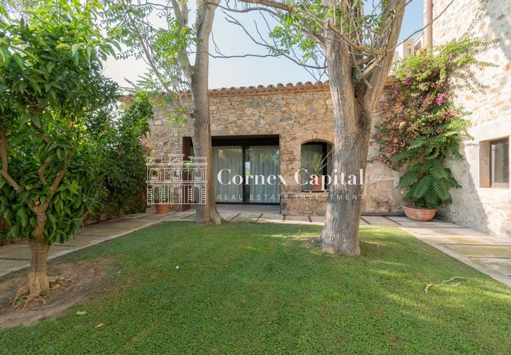 Villa a Pals, Gerona, Pals - € 9.950/mes | Ref: A-COSTABRAVA-36 - foto 1