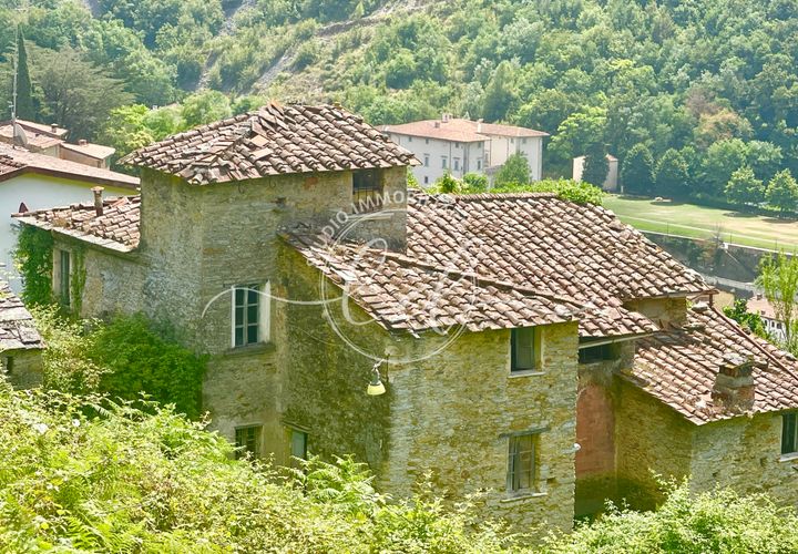 Villa a Seravezza, Lucca, Seravezza - € 250.000 | Ref: 1925 - foto 1