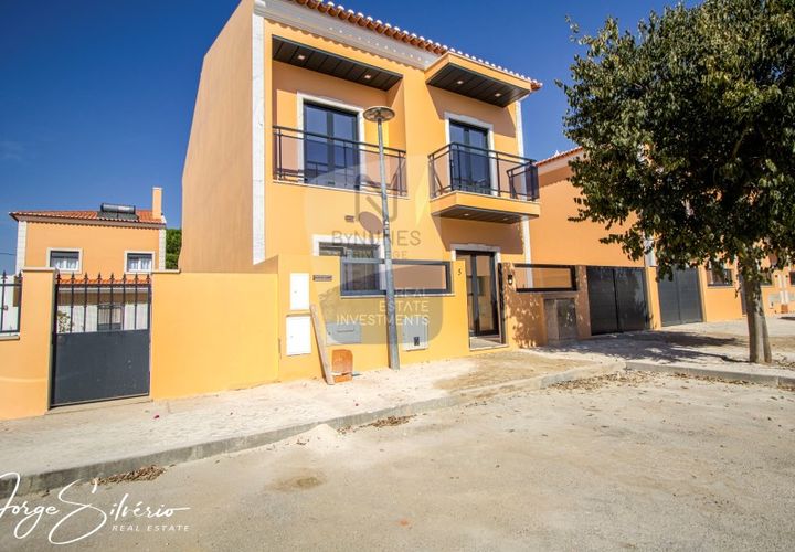 Villa a Samora Correia, Santarem, Samora Correia - € 380.000 | Ref: ID 01001034-42 - foto 1