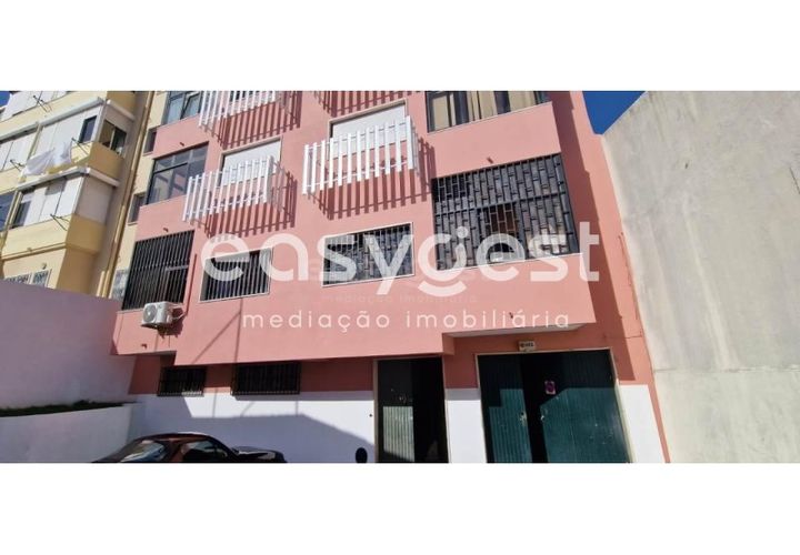 Erhvervsejendom i Amadora, Lisbon, Amadora - € 240.000 | Ref: ST93863EC - foto 1