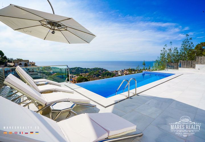 Villa i Lloret De Mar, Gerona, Lloret De Mar - € 1.300.000 | Ref: LUX0025 - foto 1