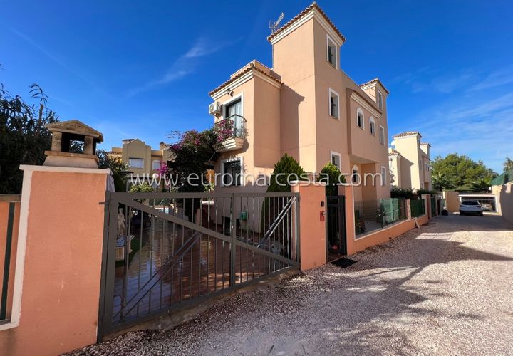 Rækkehus i Torrevieja, Alicante, Torrevieja - € 385.000 | Ref: 4321 - foto 1