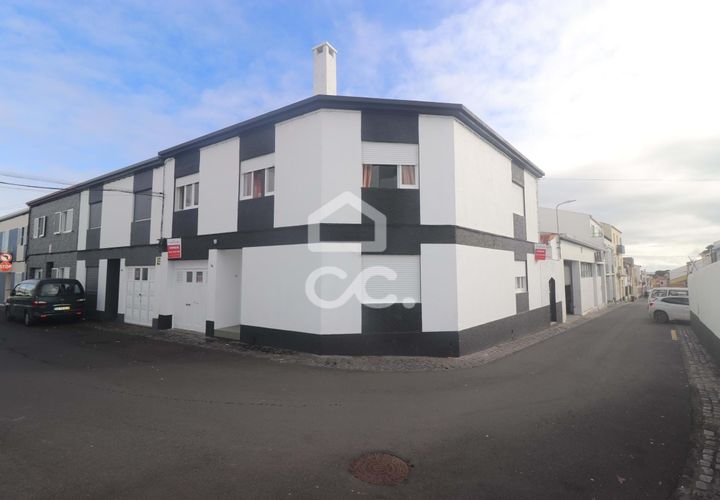 Villa i Ponta Delgada, Sao Miguel, Ponta Delgada - € 375.950 | Ref: 326/M/03482 - foto 1