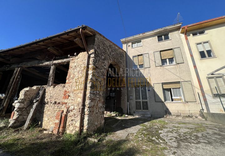 Villa a Santorso, Vicenza, Santorso - € 50.000 | Ref: FA015 - foto 1