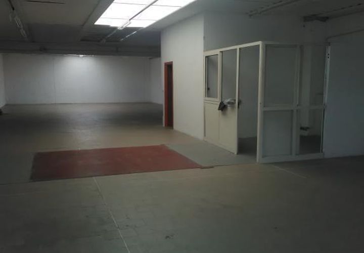 L'establiment comercial a Lucca, Lucca, Lucca - € 1.500/mes | Ref: 6087 - foto 1