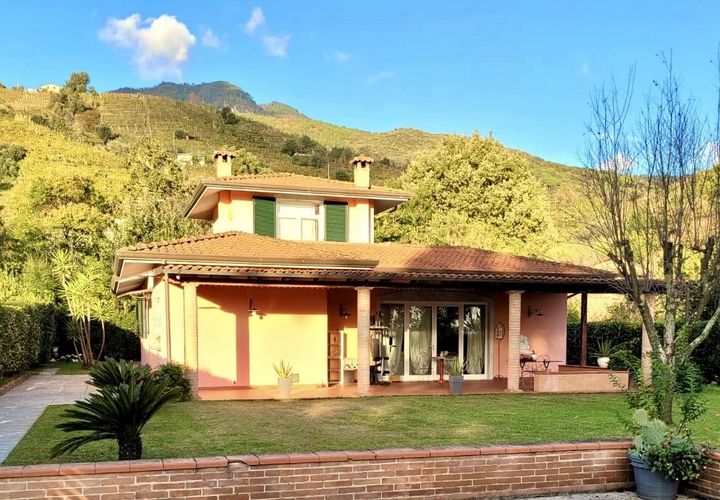 Villa a Massa, Massa and Carrara, Massa - € 900.000 | Ref: 299 - foto 1