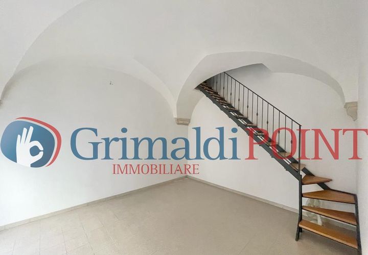 L'establiment comercial a Lecce, Lecce, Lecce - € 700/mes | Ref: 700DESIMONE - foto 1