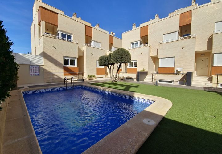 Villa a Torrevieja, Alicante, Torrevieja - € 1.100/mes | Ref: RENT-1443ASP - foto 1