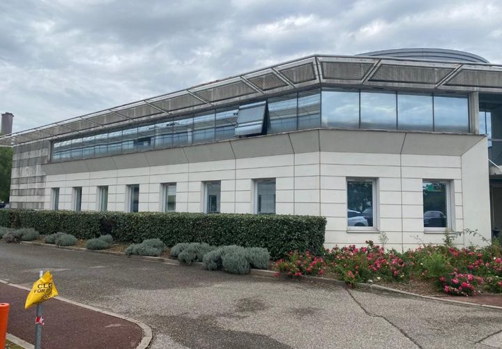 Erhvervsejendom i Bron, Rhone, Bron - € 248.700 | Ref: 690048997 - foto 1
