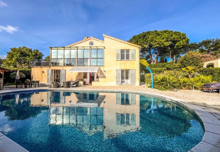 Villa i Antibes, Alpes-Maritimes, Antibes - € 3.980.000 | Ref: 84208257 - foto 1