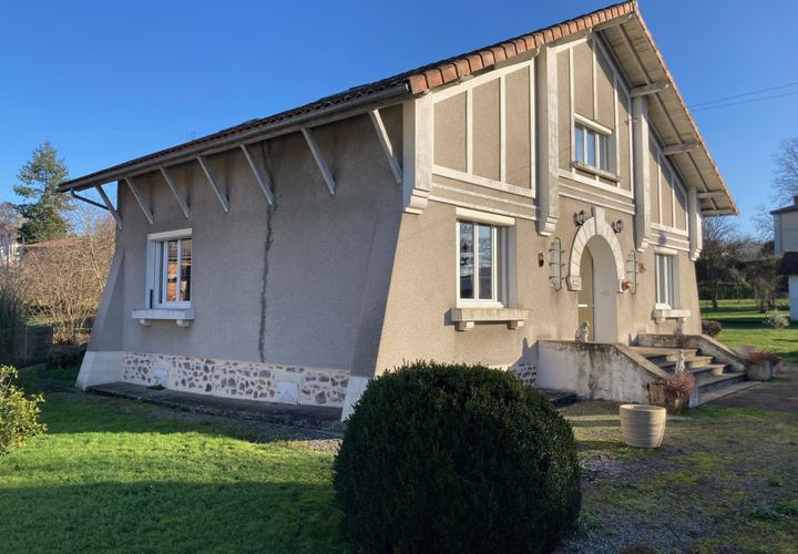 Villa a Confolens, Charente, Confolens - € 175.500 | Ref: 34345 - foto 1