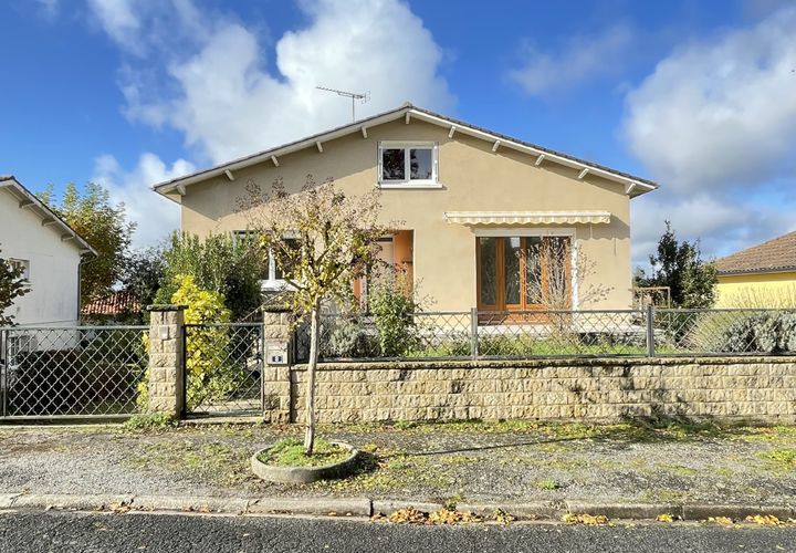 Villa a Confolens, Charente, Confolens - € 172.800 | Ref: 34555 - foto 1