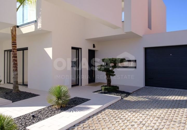Villa in Almada, Setubal, Almada - € 1.000.000 | Ref: MOR_12737 - foto 1