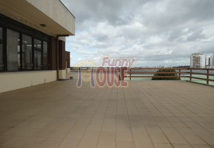 Erhvervsejendom i Amadora, Lisbon, Amadora - € 697.250 | Ref: 41061 - foto 1