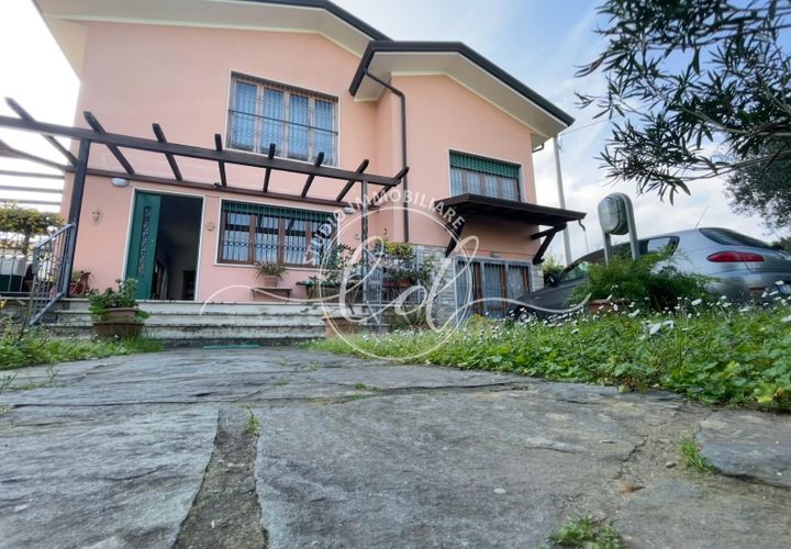 Villa a Pietrasanta, Lucca, Pietrasanta - € 890.000 | Ref: 2135 - foto 1