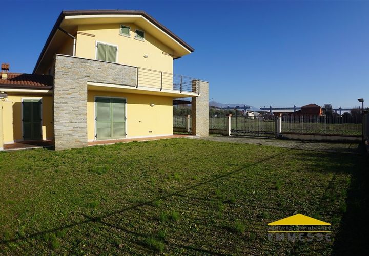 Villa i Carrara, Massa and Carrara, Carrara - € 340.000 | Ref: 1395 - foto 1