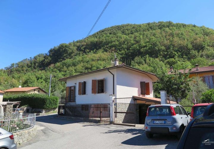 Villa i Bagnone, Massa and Carrara, Bagnone - € 185.000 | Ref: 197-157333 - foto 1