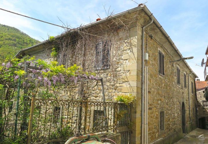Villa a Comano, Massa and Carrara, Comano - € 120.000 | Ref: 431-159060 - foto 1