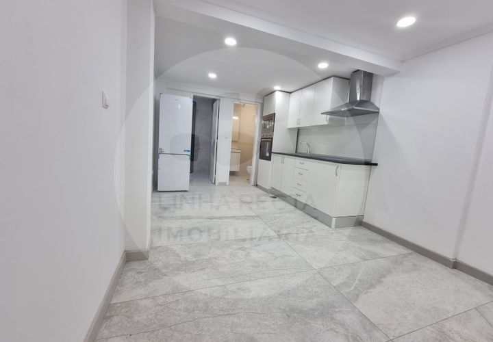 Erhvervsejendom i Corroios, Setubal, Corroios - € 135.000 | Ref: 3-005.24 - foto 1
