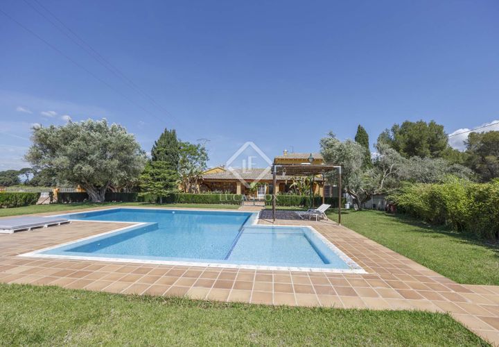 Erhvervsejendom i Betera, Valencia, Betera - € 1.500.000 | Ref: VAL50759 - foto 1