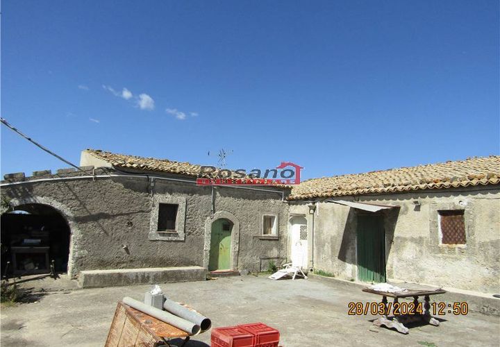 Villa i Catania, Catania, Catania - € 100.000 | Ref: 2551 - foto 1