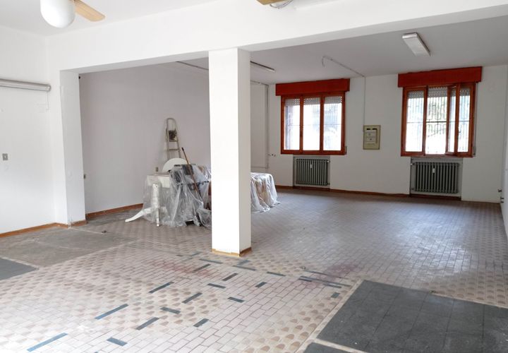L'establiment comercial a Modena, Modena, Modena - € 900/mes | Ref: 1570 - foto 1