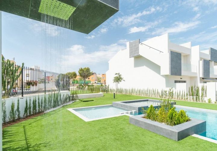 Bungalou a Torrevieja, Alicante, Torrevieja - € 289.900 | Ref: 01-82752 - foto 1