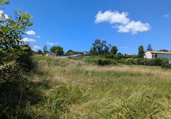 Helårsgrund i Pons, Charente-Maritime, Pons - € 65.000 | Ref: SM3773JONZ - foto 1
