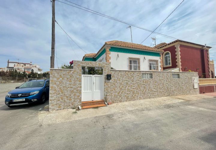 Villa i Torrevieja, Alicante, Torrevieja - € 375.000 | Ref: C-1119 - foto 1
