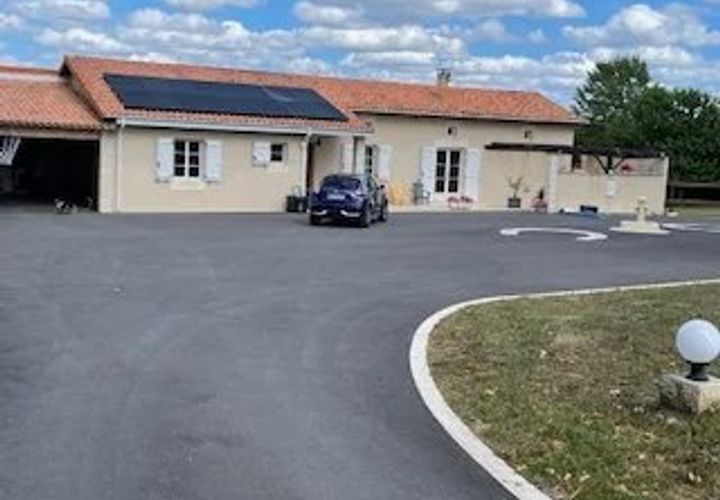 Villa a Genouillac, Charente, Genouillac - € 371.000 | Ref: BVI76969 - foto 1