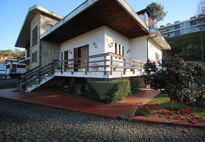 Villa i Guimaraes, Braga, Guimaraes - € 480.000 | Ref: 121751324-17 - foto 1